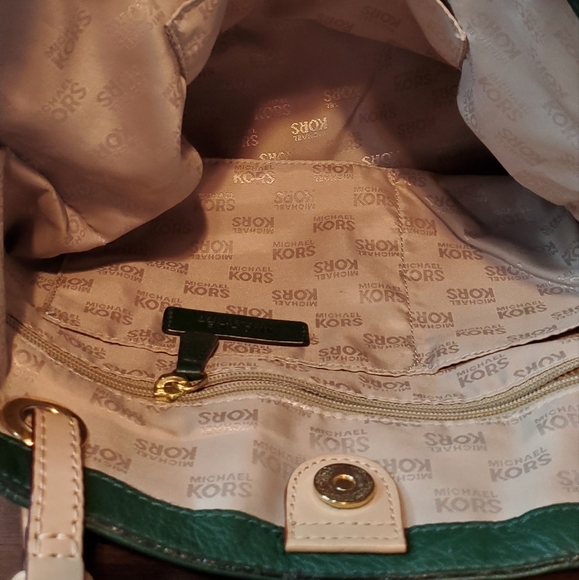 Beautiful Emerald Michael Kors - Picture 9 of 12